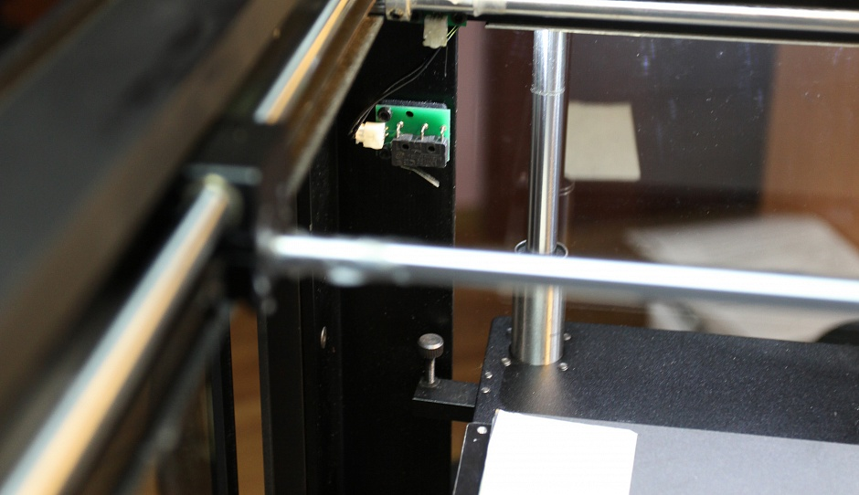 Регулировка высоты положения стола 3D принтера Raise3D 